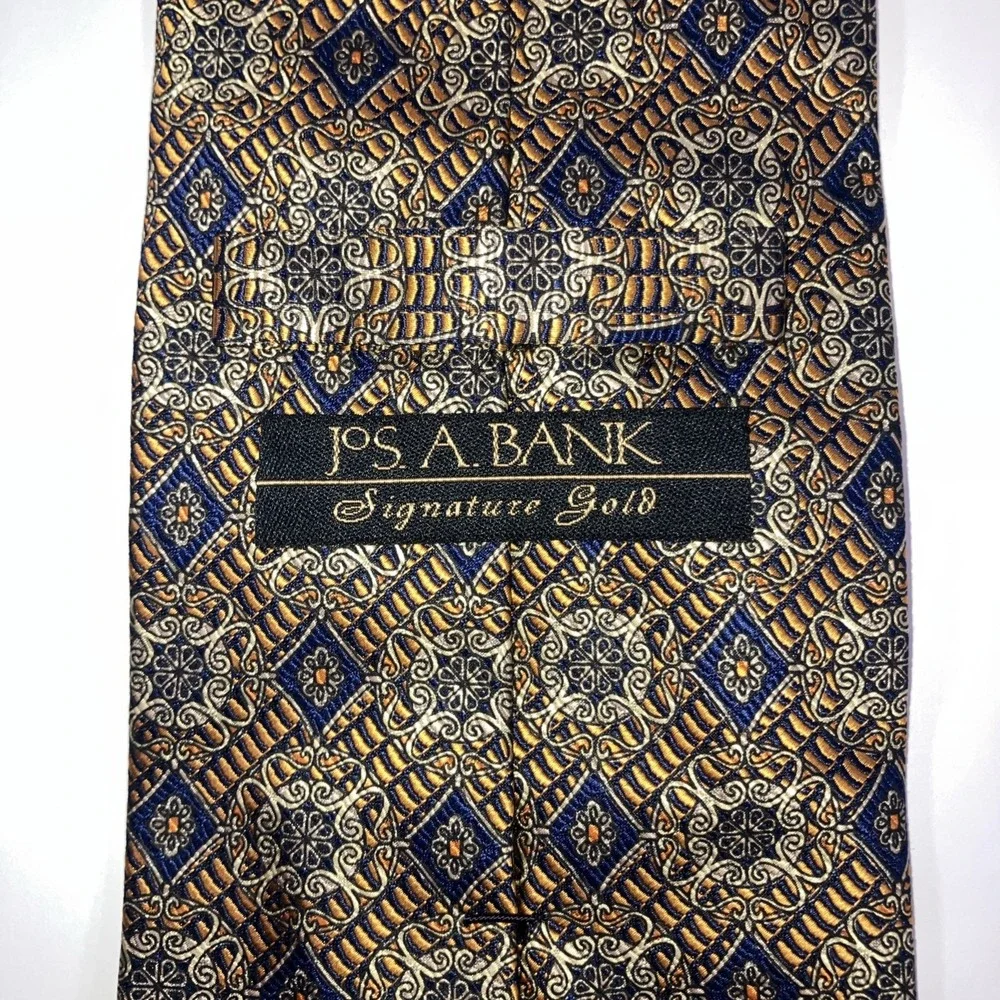Jos A Bank Signature Gold Silk Tie Gold Blue Medallion Handmade in USA Ltd‎ Ed